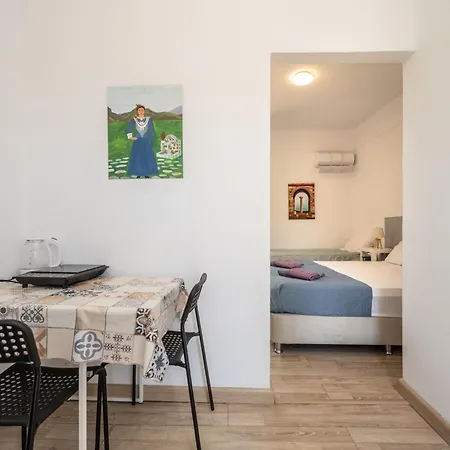 Apartment Karavaki *